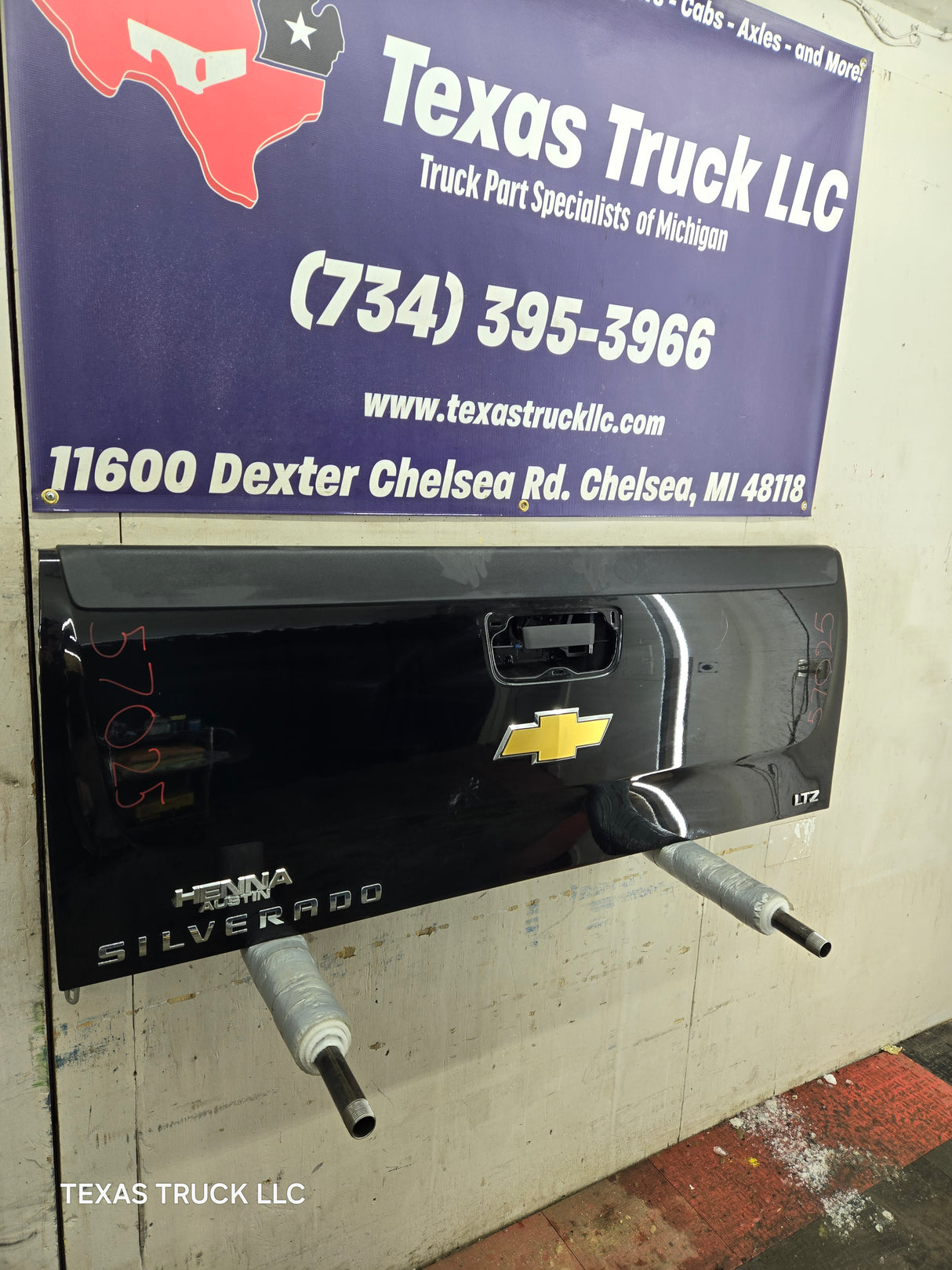 2007-2013 Chevrolet Silverado / GMC Sierra 1500 2500 3500 HD Tailgate