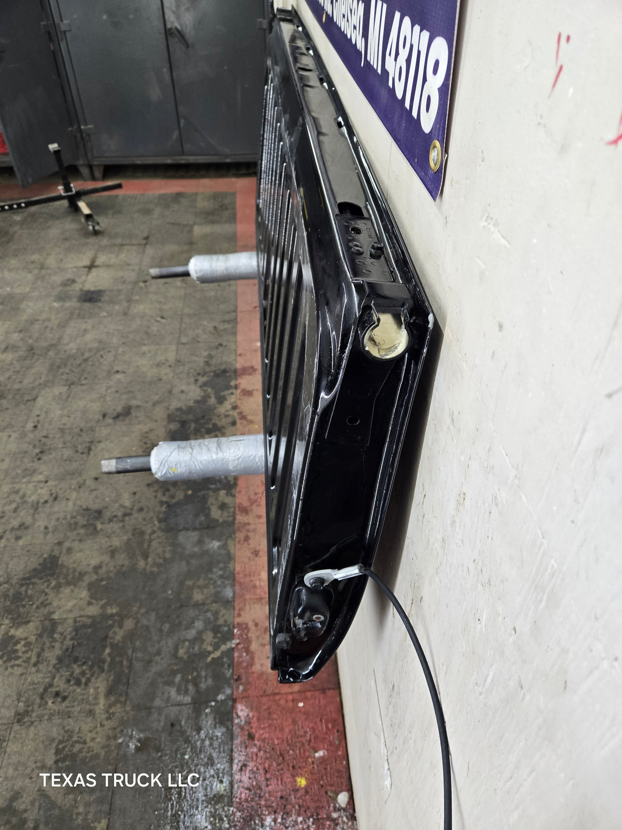 2007-2013 Chevrolet Silverado / GMC Sierra 1500 2500 3500 HD Tailgate