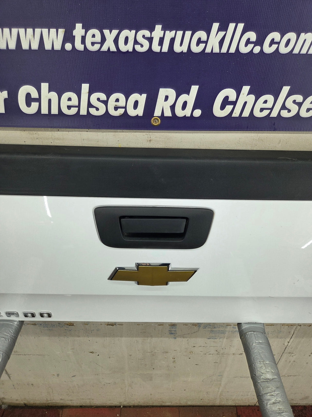 2007-2013 Chevrolet Silverado / GMC Sierra 1500 2500 3500 HD Tailgate