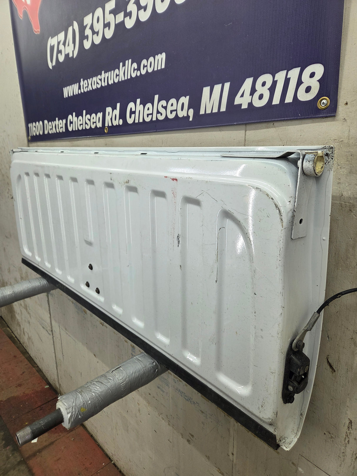 2007-2013 Chevrolet Silverado / GMC Sierra 1500 2500 3500 HD Tailgate