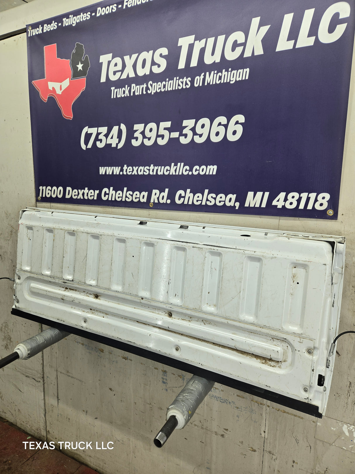 2008-2016 Ford Super Duty Tailgate F250 F350 F450 F550 - Oxford White