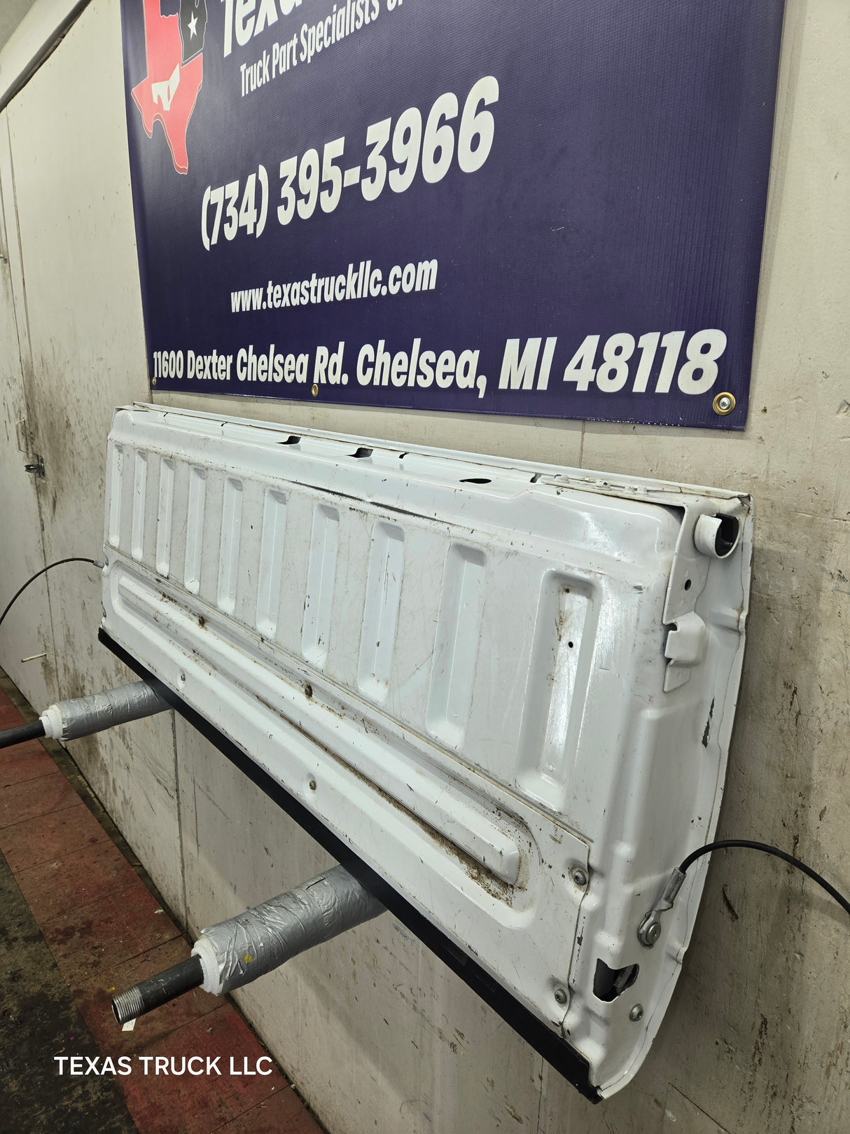 2008-2016 Ford Super Duty Tailgate F250 F350 F450 F550 - Oxford White