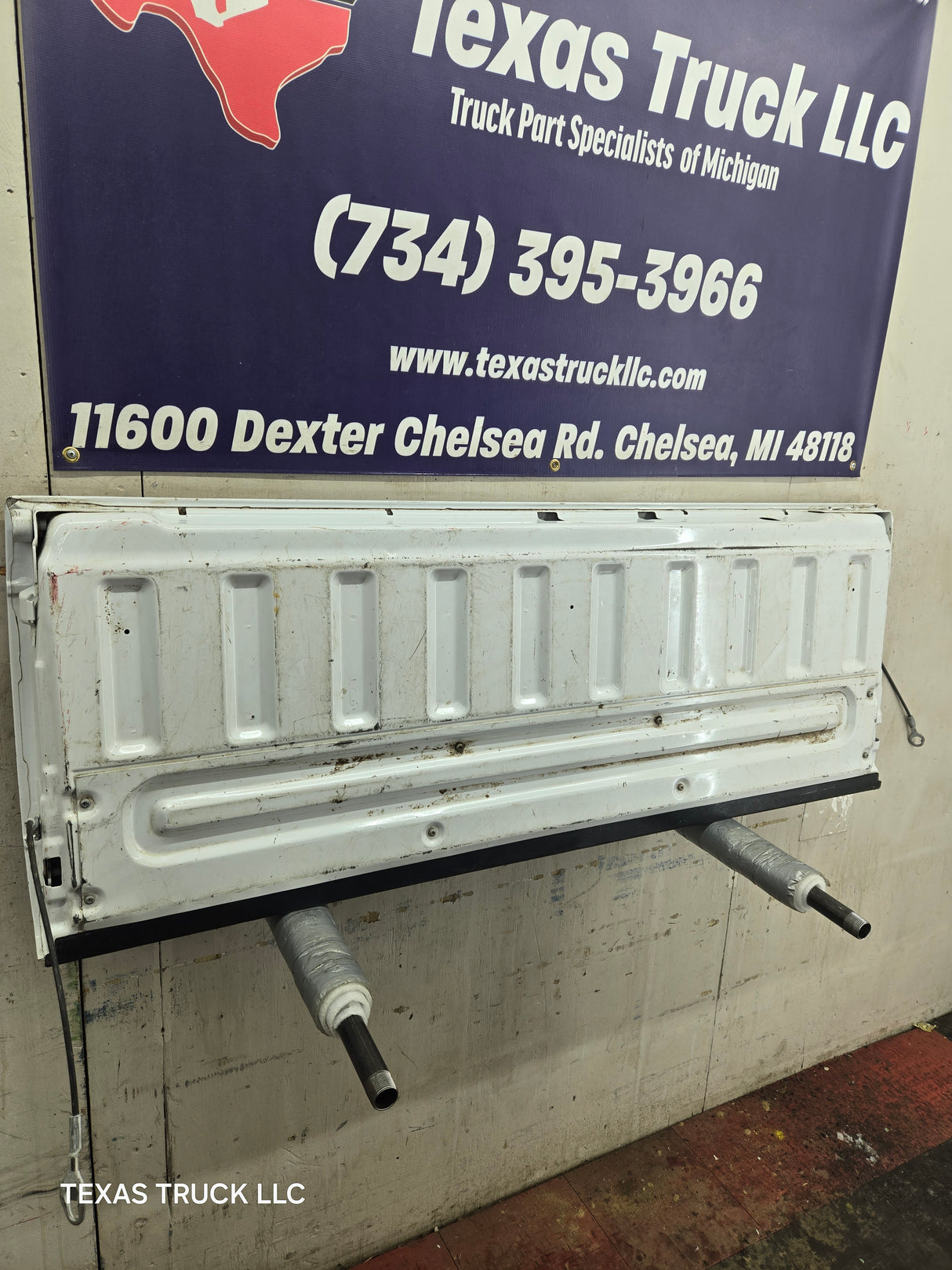 2008-2016 Ford Super Duty Tailgate F250 F350 F450 F550 - Oxford White