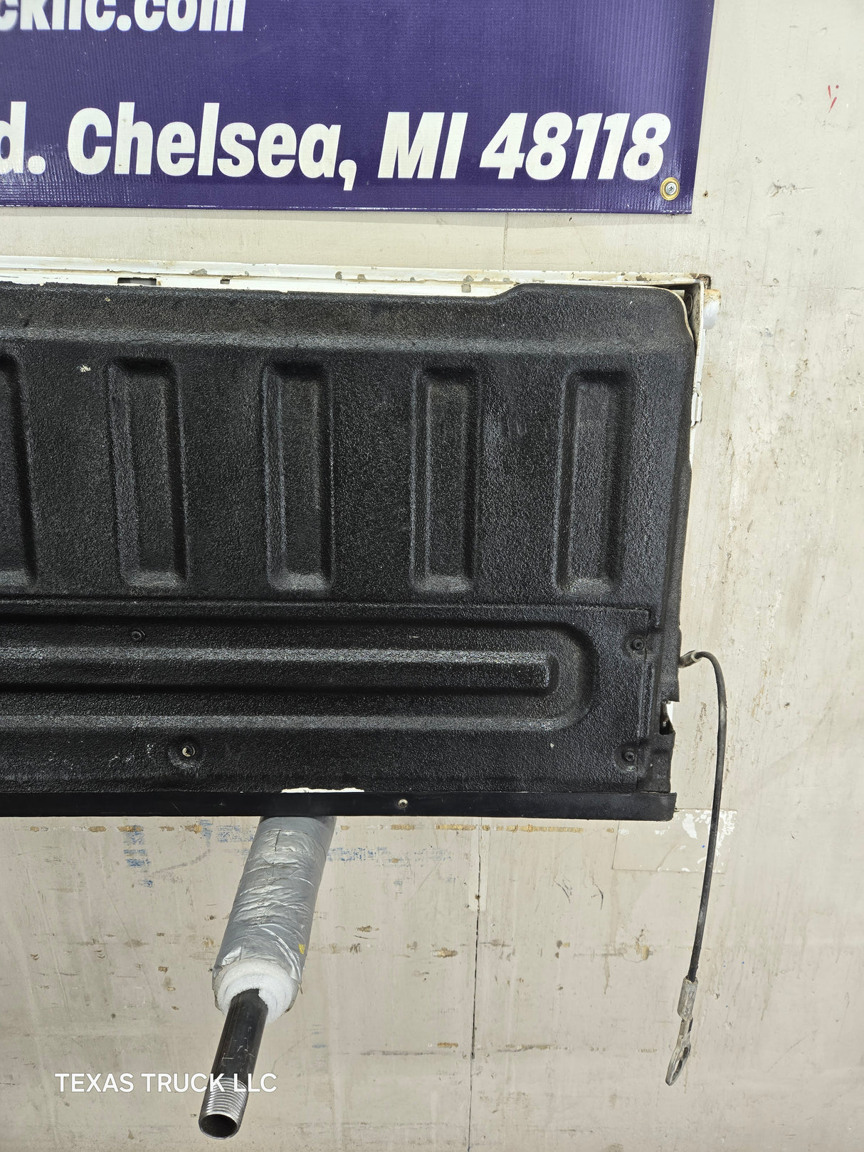 2008-2016 Ford Super Duty Tailgate F250 F350 F450 F550 - Oxford White