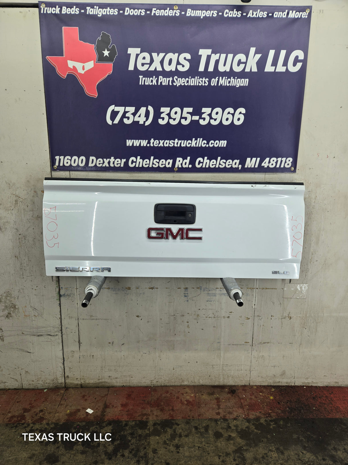 2014-2019 Chevrolet Silverado / GMC Sierra 1500 2500 3500 HD Tailgate - White