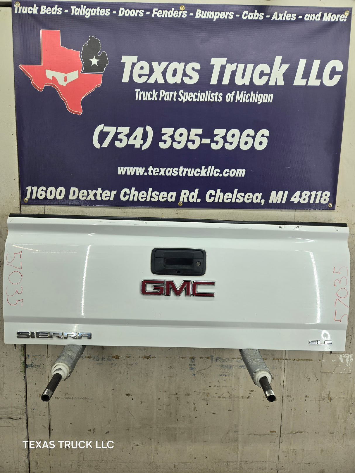 2014-2019 Chevrolet Silverado / GMC Sierra 1500 2500 3500 HD Tailgate - White