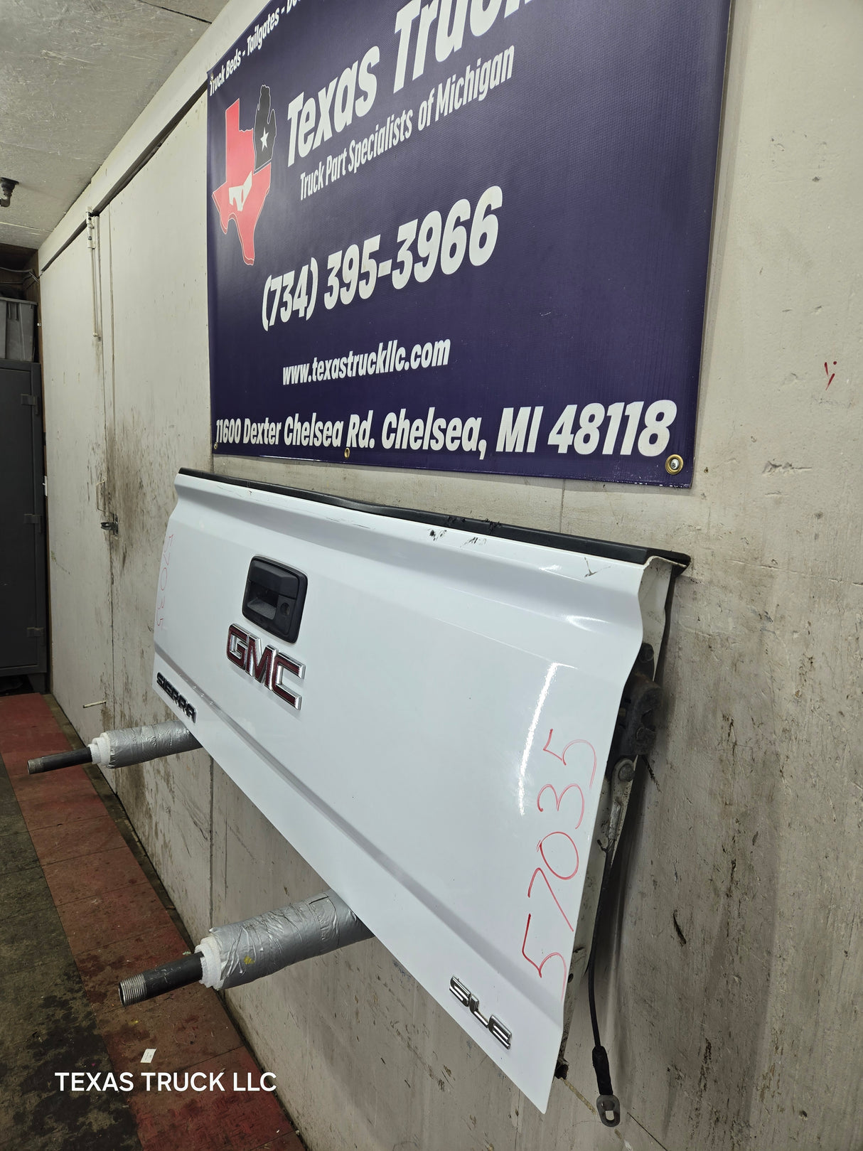 2014-2019 Chevrolet Silverado / GMC Sierra 1500 2500 3500 HD Tailgate - White