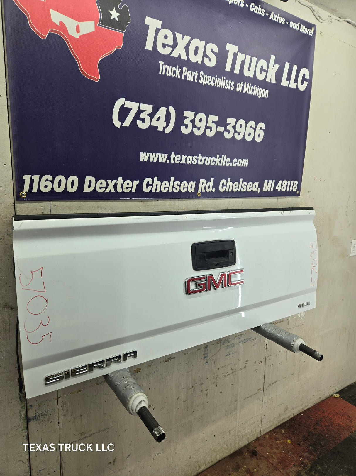 2014-2019 Chevrolet Silverado / GMC Sierra 1500 2500 3500 HD Tailgate - White