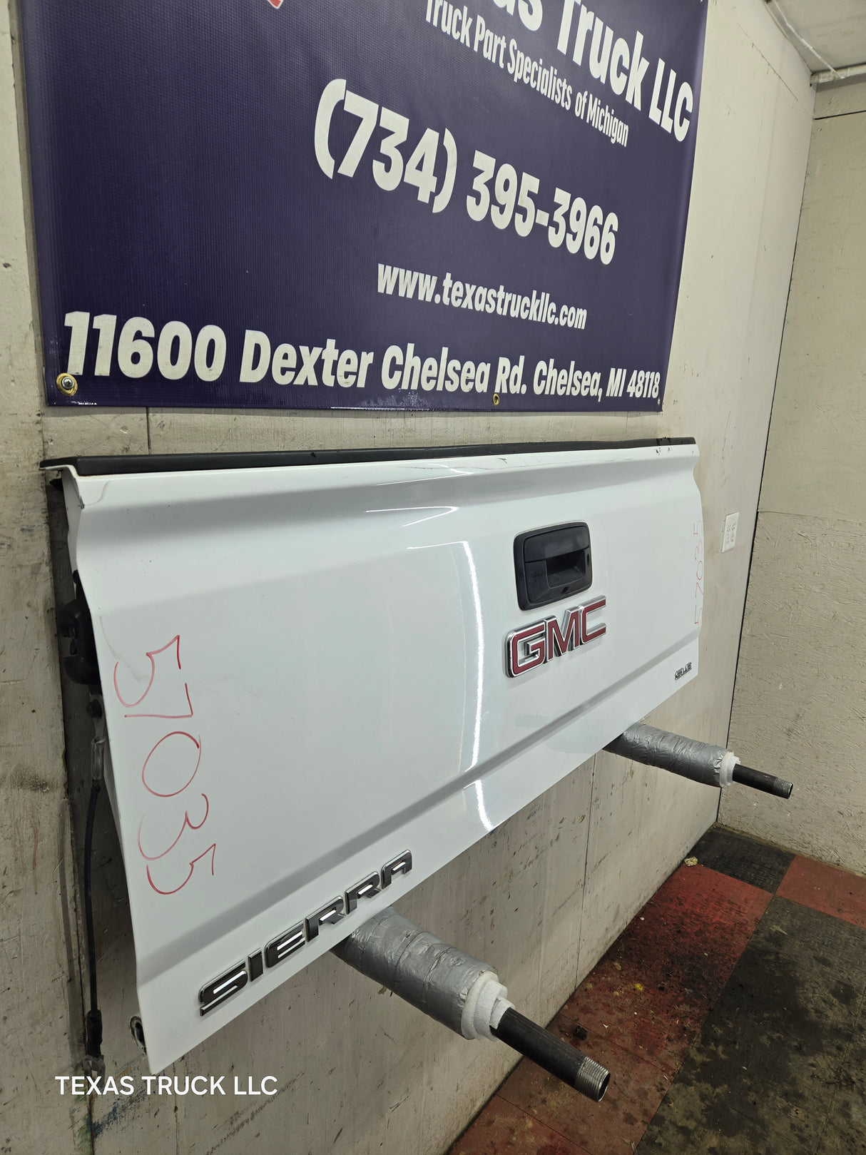 2014-2019 Chevrolet Silverado / GMC Sierra 1500 2500 3500 HD Tailgate - White