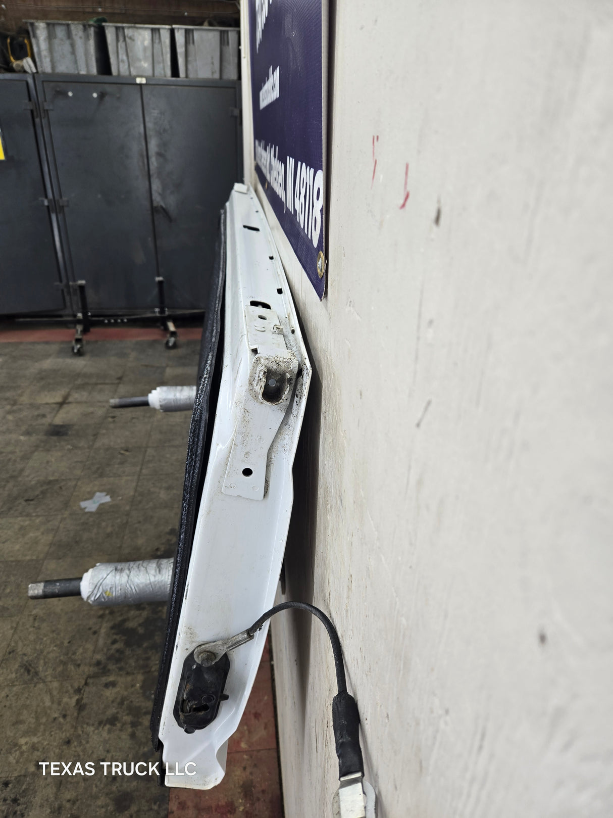 2014-2019 Chevrolet Silverado / GMC Sierra 1500 2500 3500 HD Tailgate - White