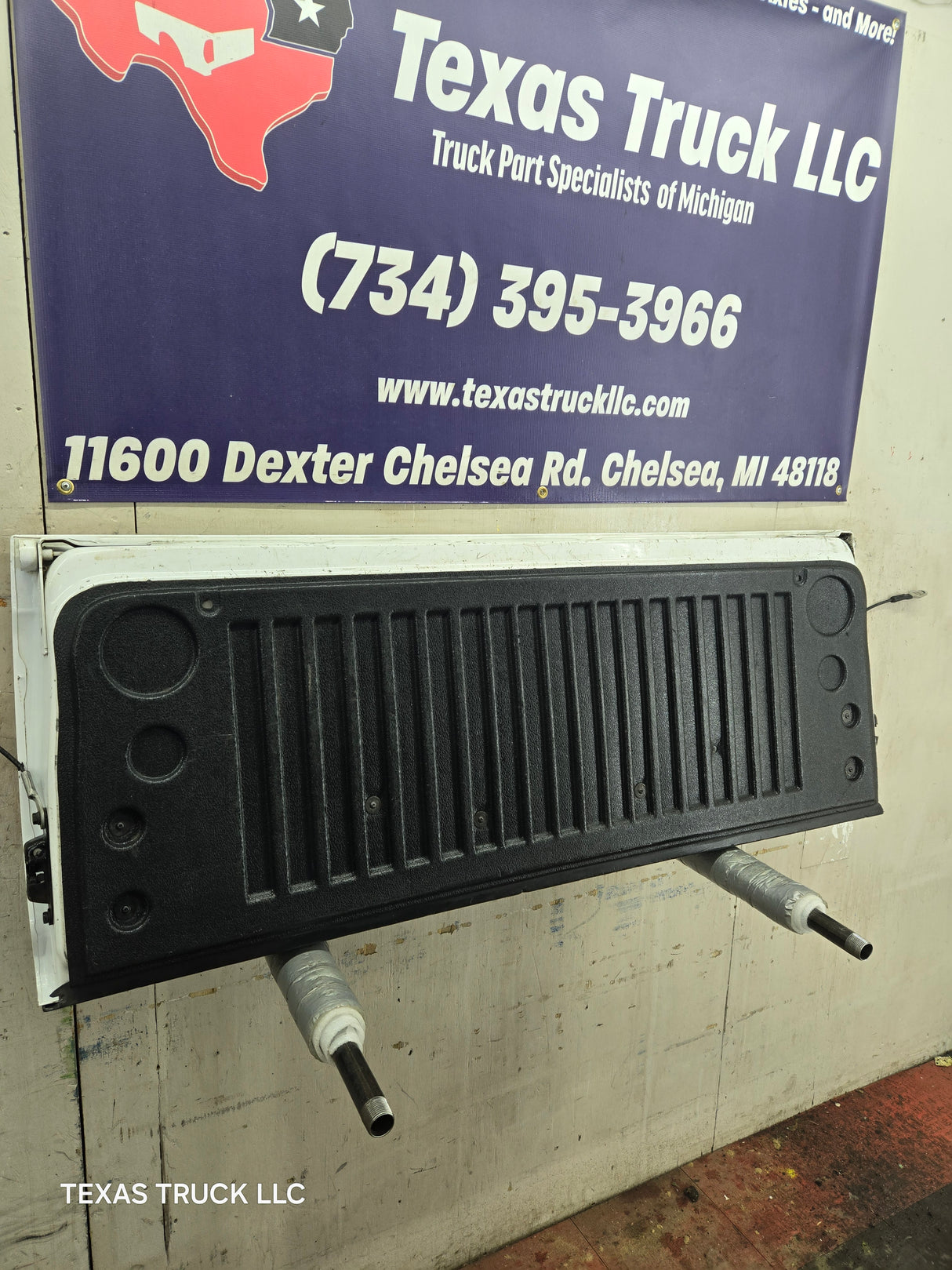 2014-2019 Chevrolet Silverado / GMC Sierra 1500 2500 3500 HD Tailgate - White