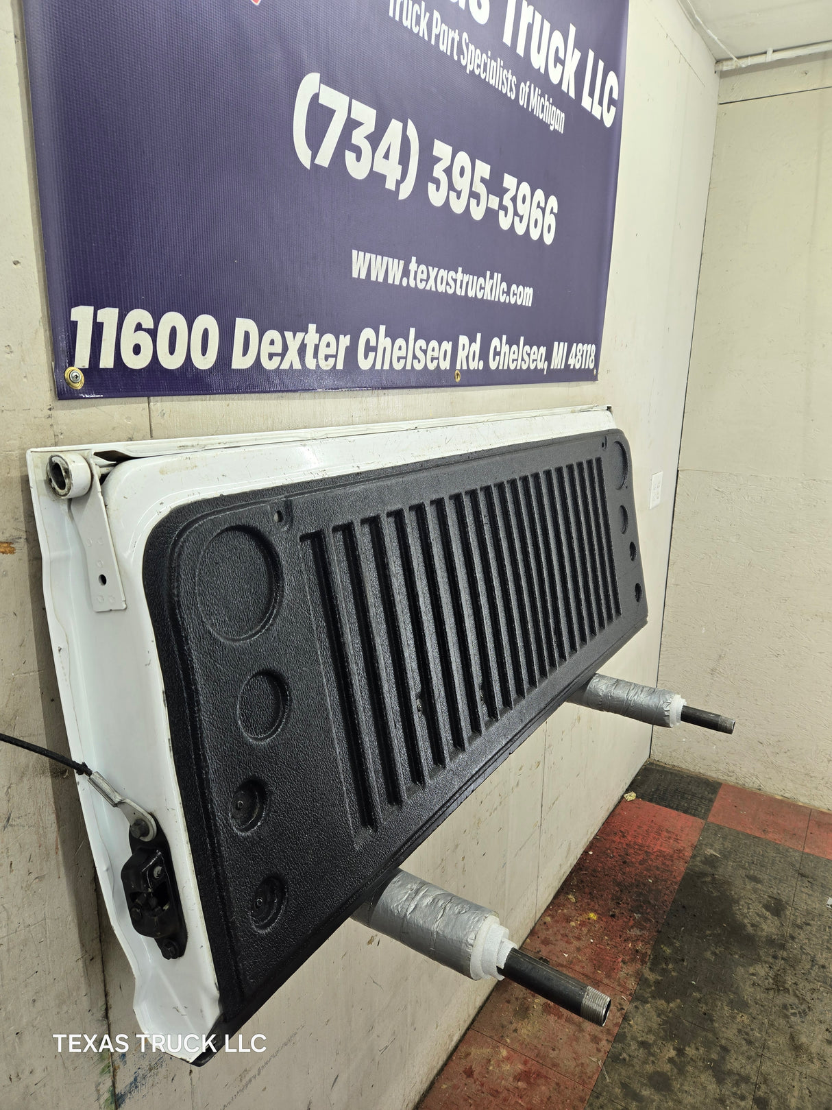 2014-2019 Chevrolet Silverado / GMC Sierra 1500 2500 3500 HD Tailgate - White