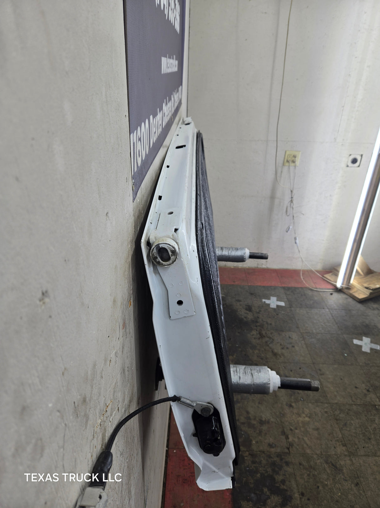 2014-2019 Chevrolet Silverado / GMC Sierra 1500 2500 3500 HD Tailgate - White