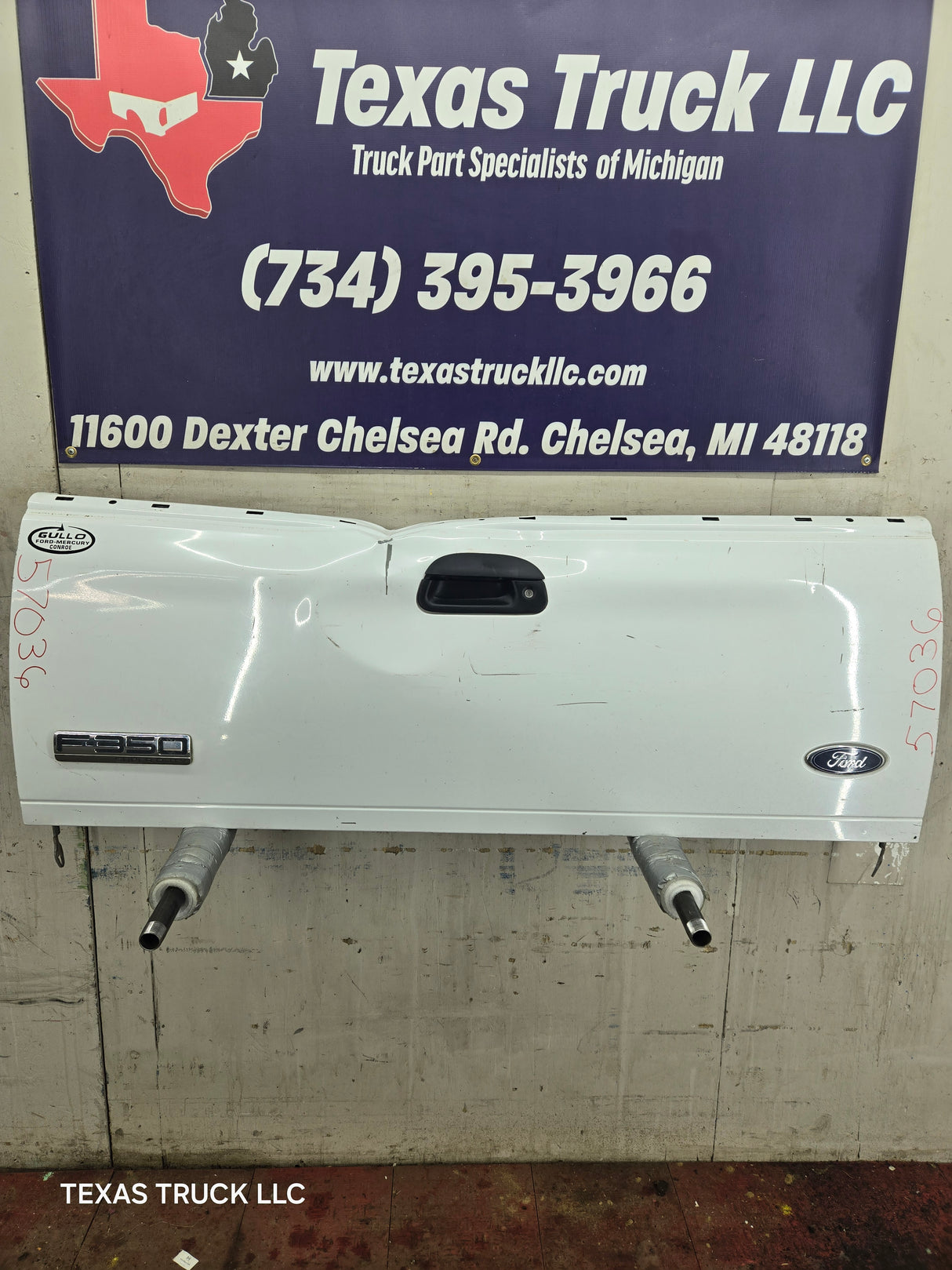 1997-2003 F150 / 1999-2007 Ford F250 F350 F450 F550 Super Duty Tailgate - White