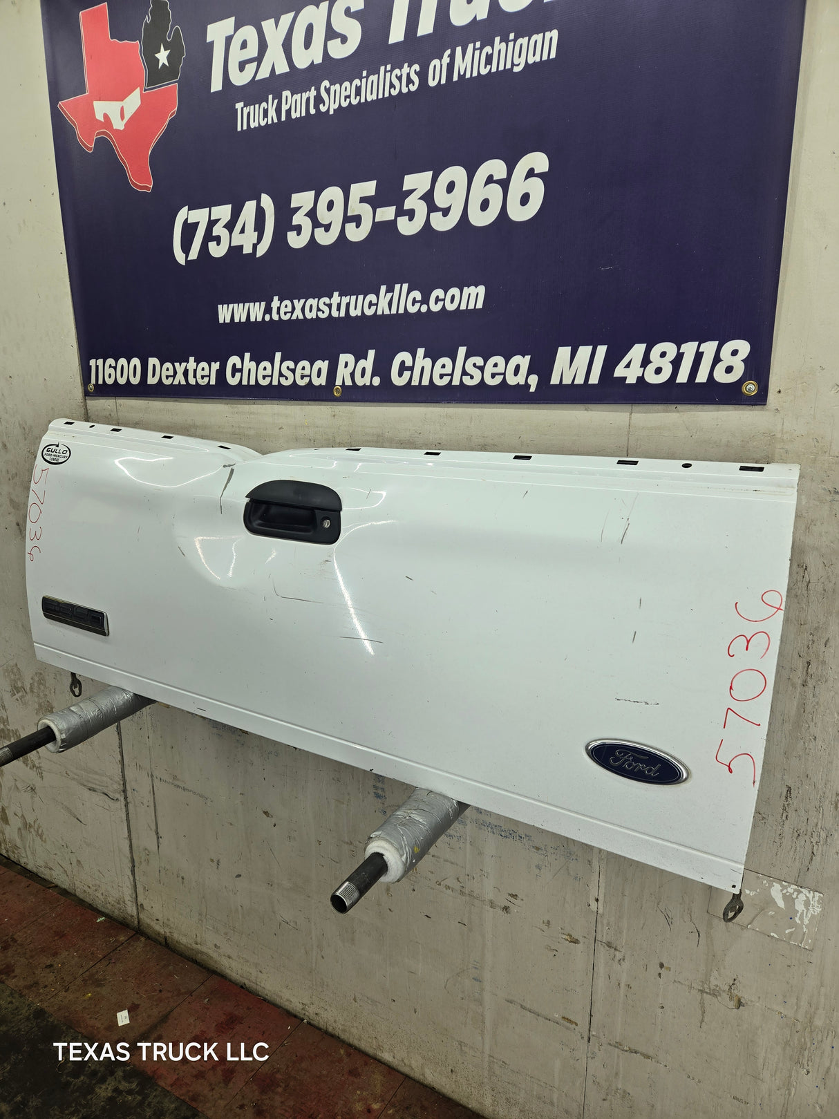 1997-2003 F150 / 1999-2007 Ford F250 F350 F450 F550 Super Duty Tailgate - White