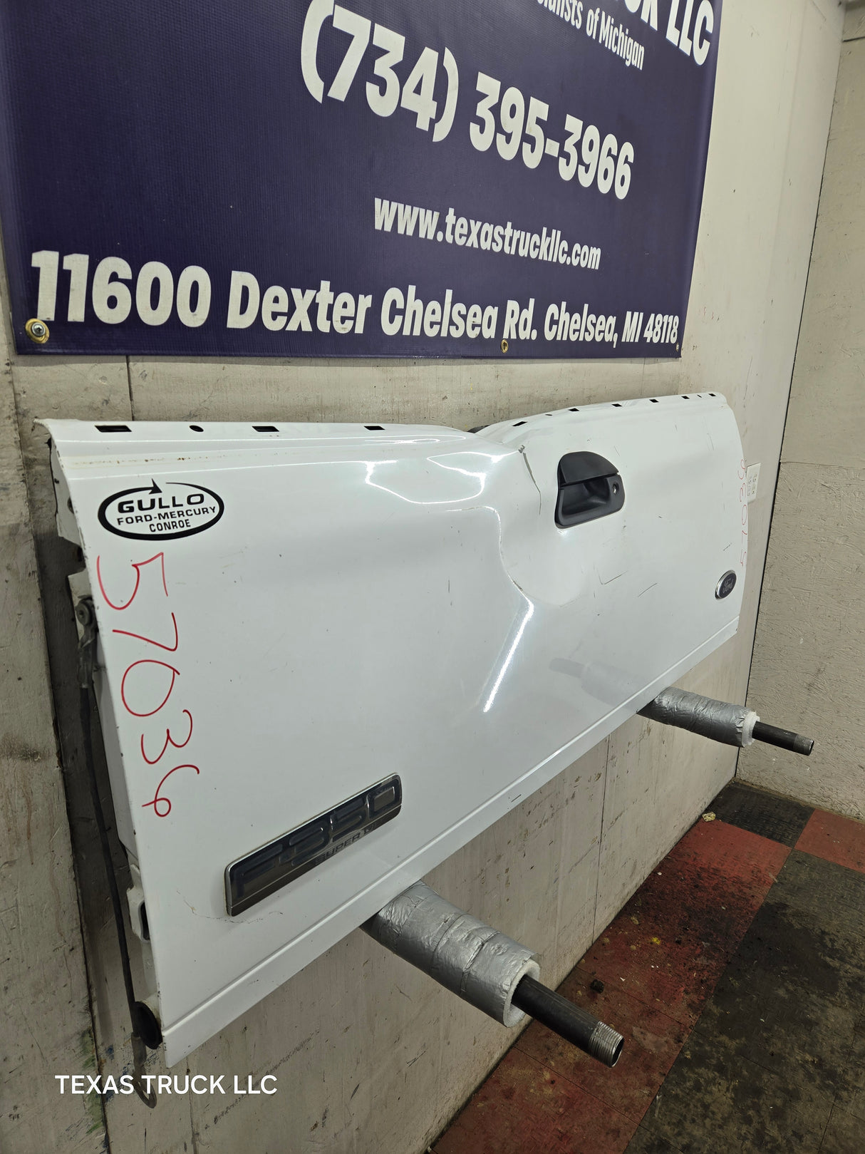 1997-2003 F150 / 1999-2007 Ford F250 F350 F450 F550 Super Duty Tailgate - White