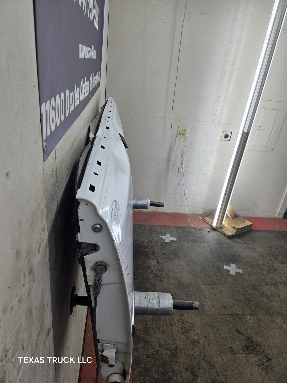 1997-2003 F150 / 1999-2007 Ford F250 F350 F450 F550 Super Duty Tailgate - White