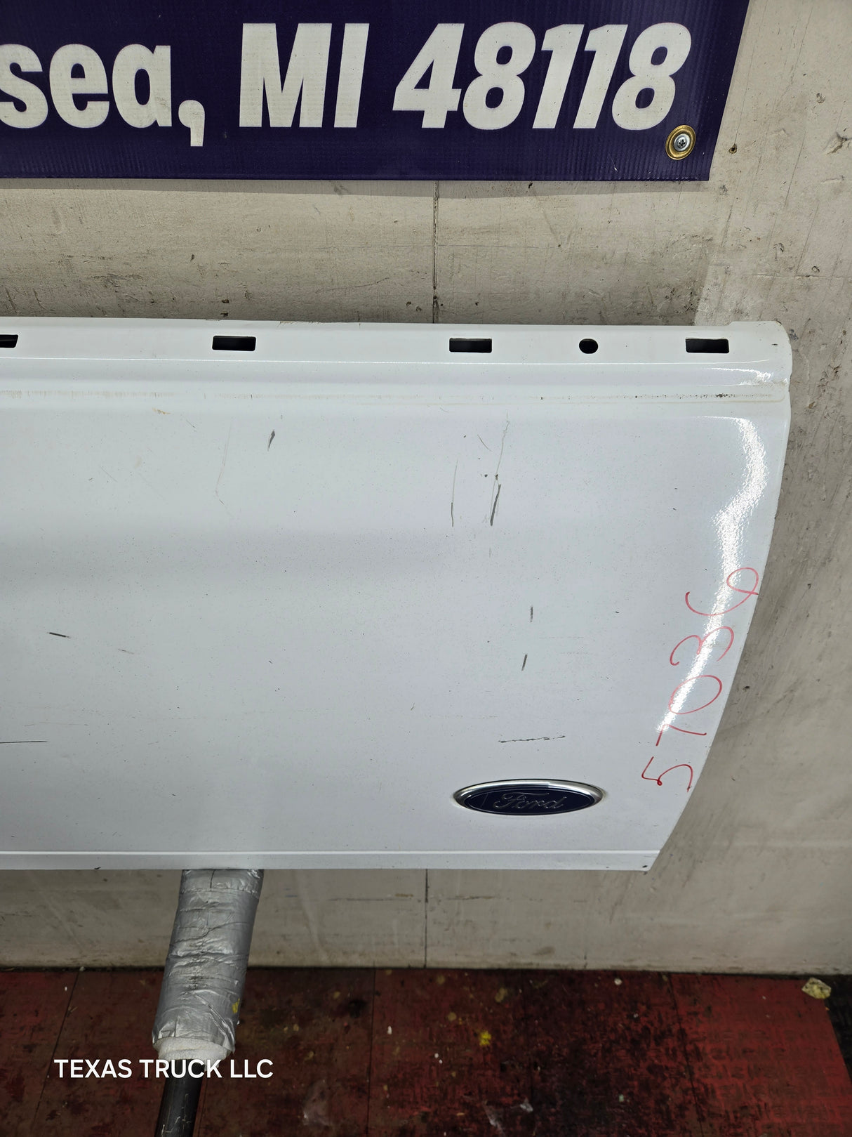 1997-2003 F150 / 1999-2007 Ford F250 F350 F450 F550 Super Duty Tailgate - White