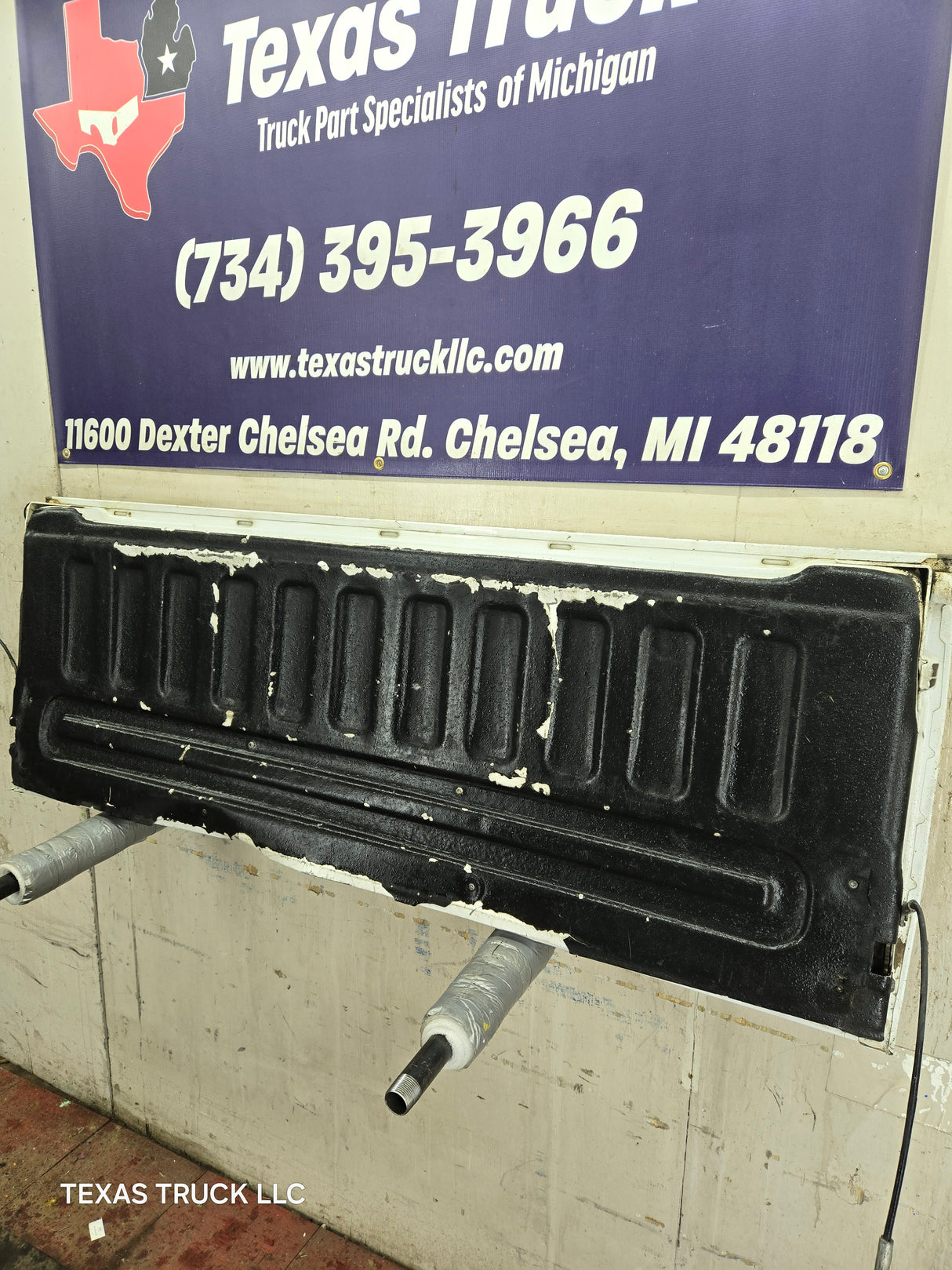 1997-2003 F150 / 1999-2007 Ford F250 F350 F450 F550 Super Duty Tailgate - White