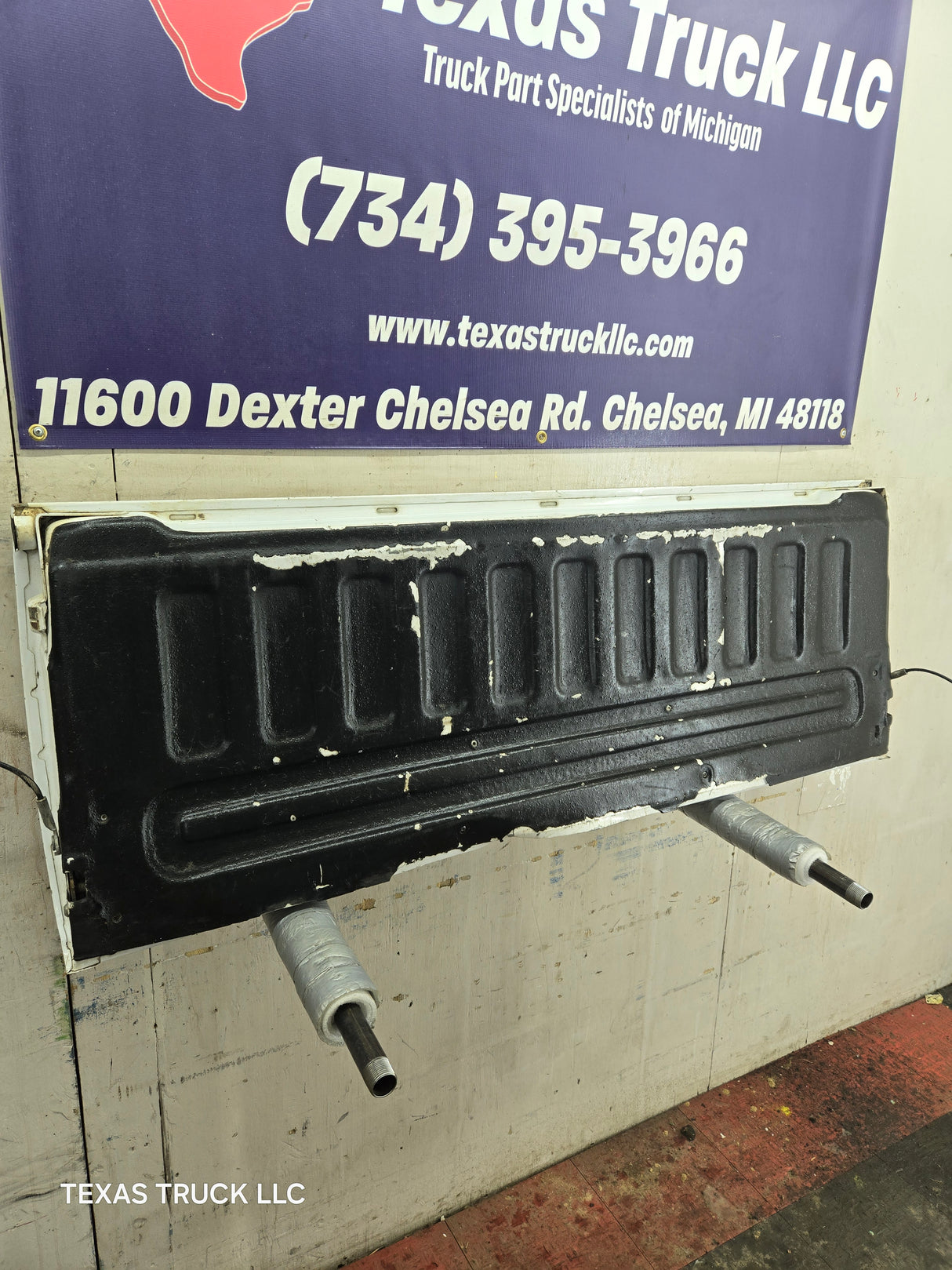 1997-2003 F150 / 1999-2007 Ford F250 F350 F450 F550 Super Duty Tailgate - White