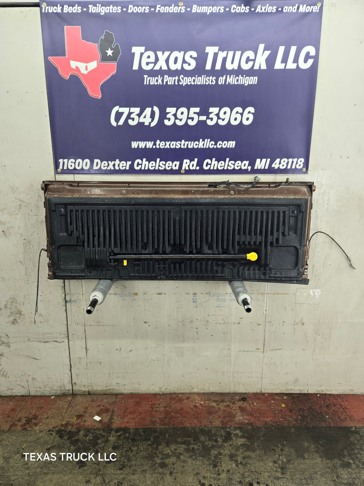 2008-2016 Ford Super Duty Tailgate With Step & Camera F250 F350 F450 F550 - Brown