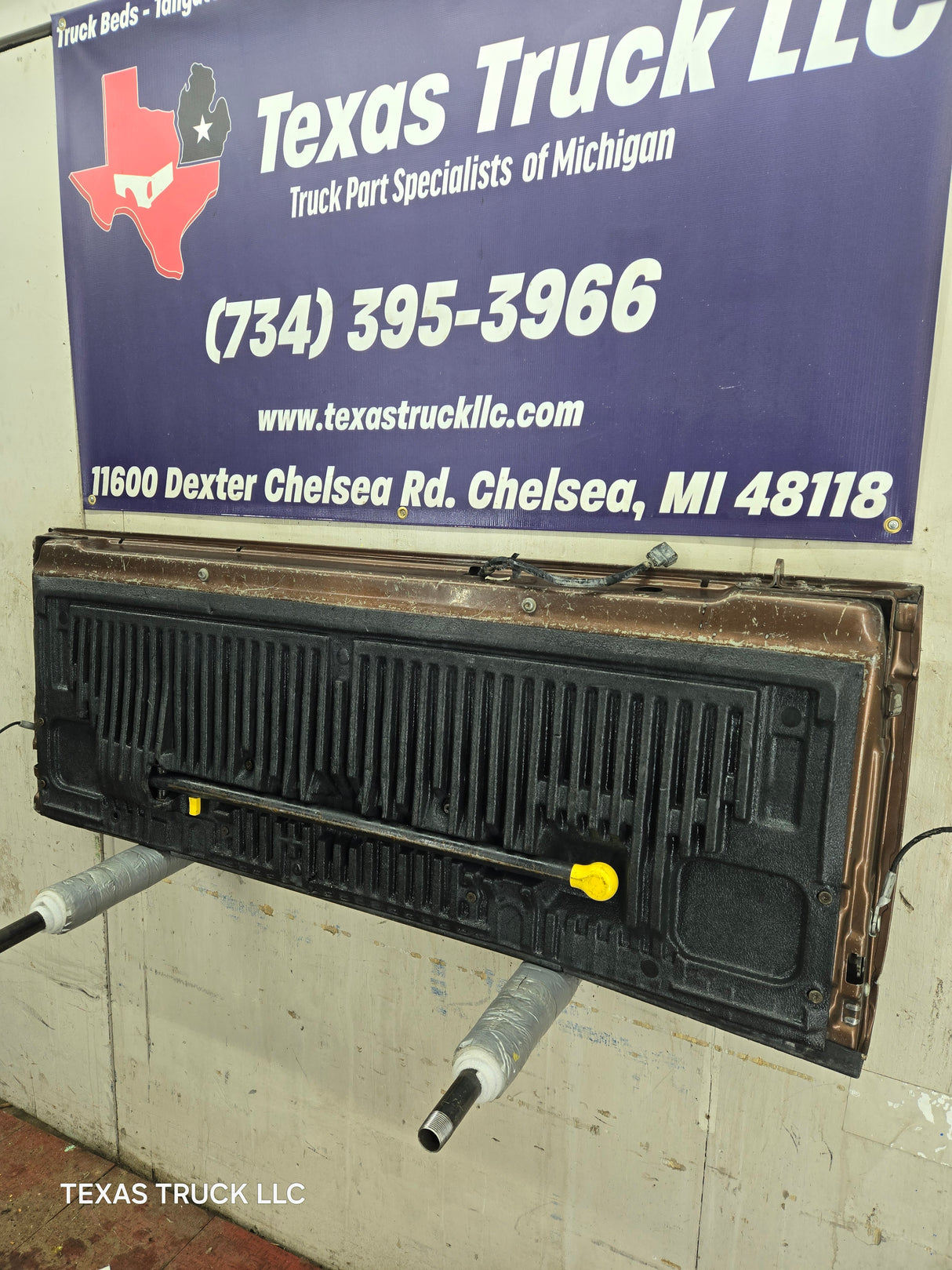 2008-2016 Ford Super Duty Tailgate With Step & Camera F250 F350 F450 F550 - Brown