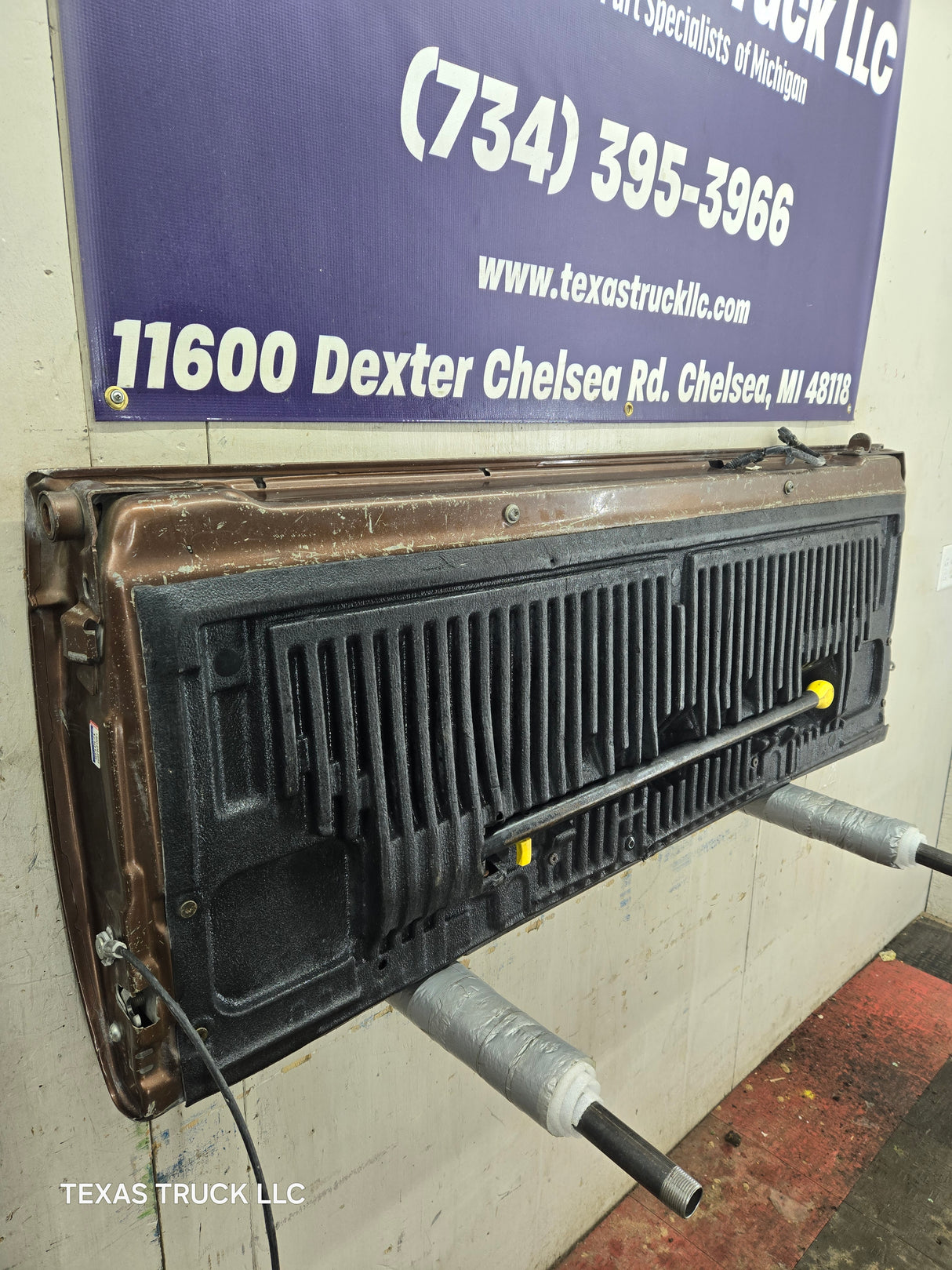 2008-2016 Ford Super Duty Tailgate With Step & Camera F250 F350 F450 F550 - Brown