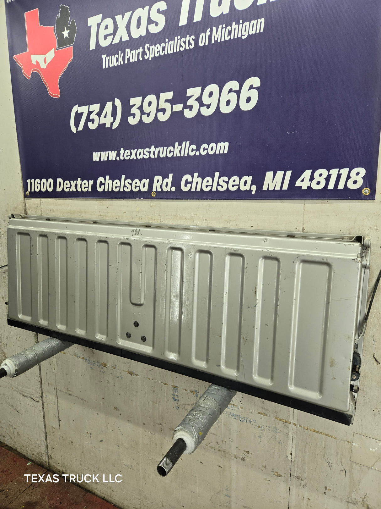 1999-2007 Chevrolet Silverado / GMC Sierra 1500 2500 3500 HD Tailgate - Pewter