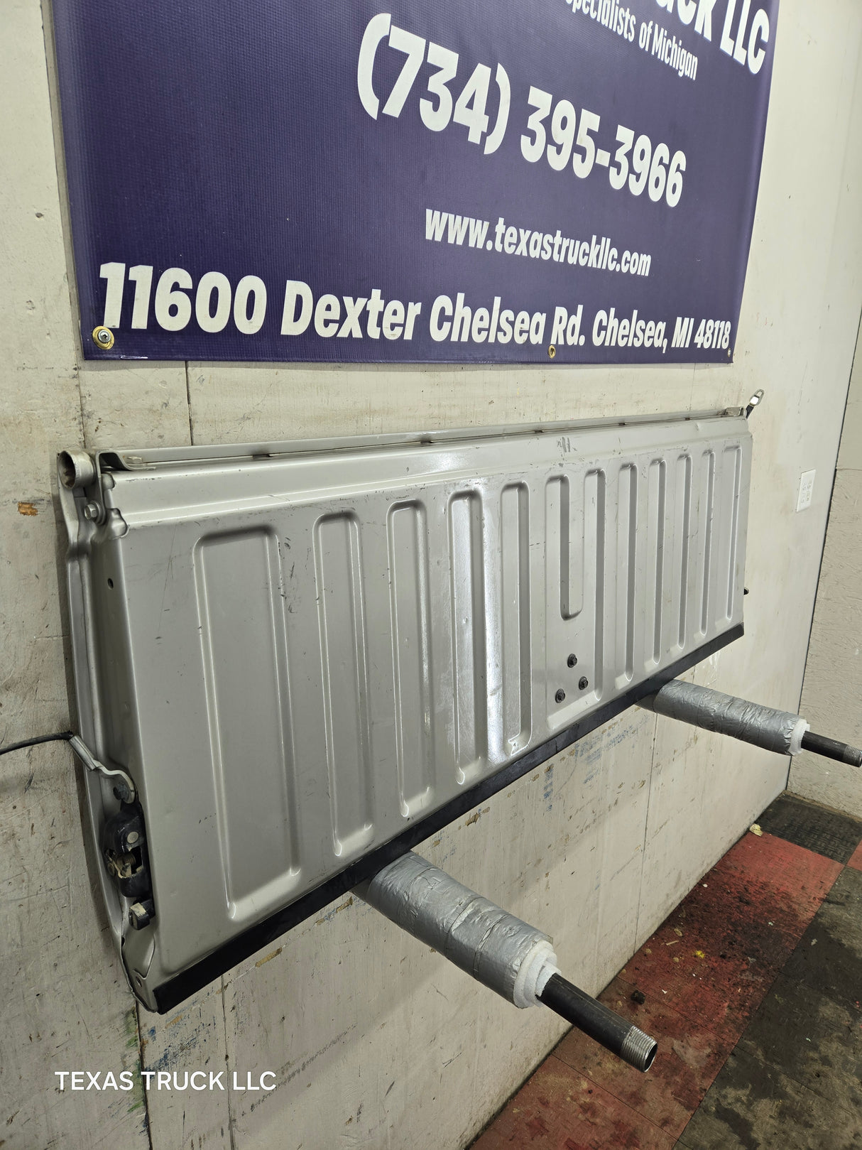 1999-2007 Chevrolet Silverado / GMC Sierra 1500 2500 3500 HD Tailgate - Pewter