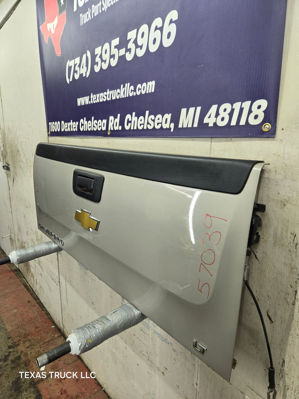 2007-2013 Chevrolet Silverado / GMC Sierra 1500 2500 3500 HD Tailgate