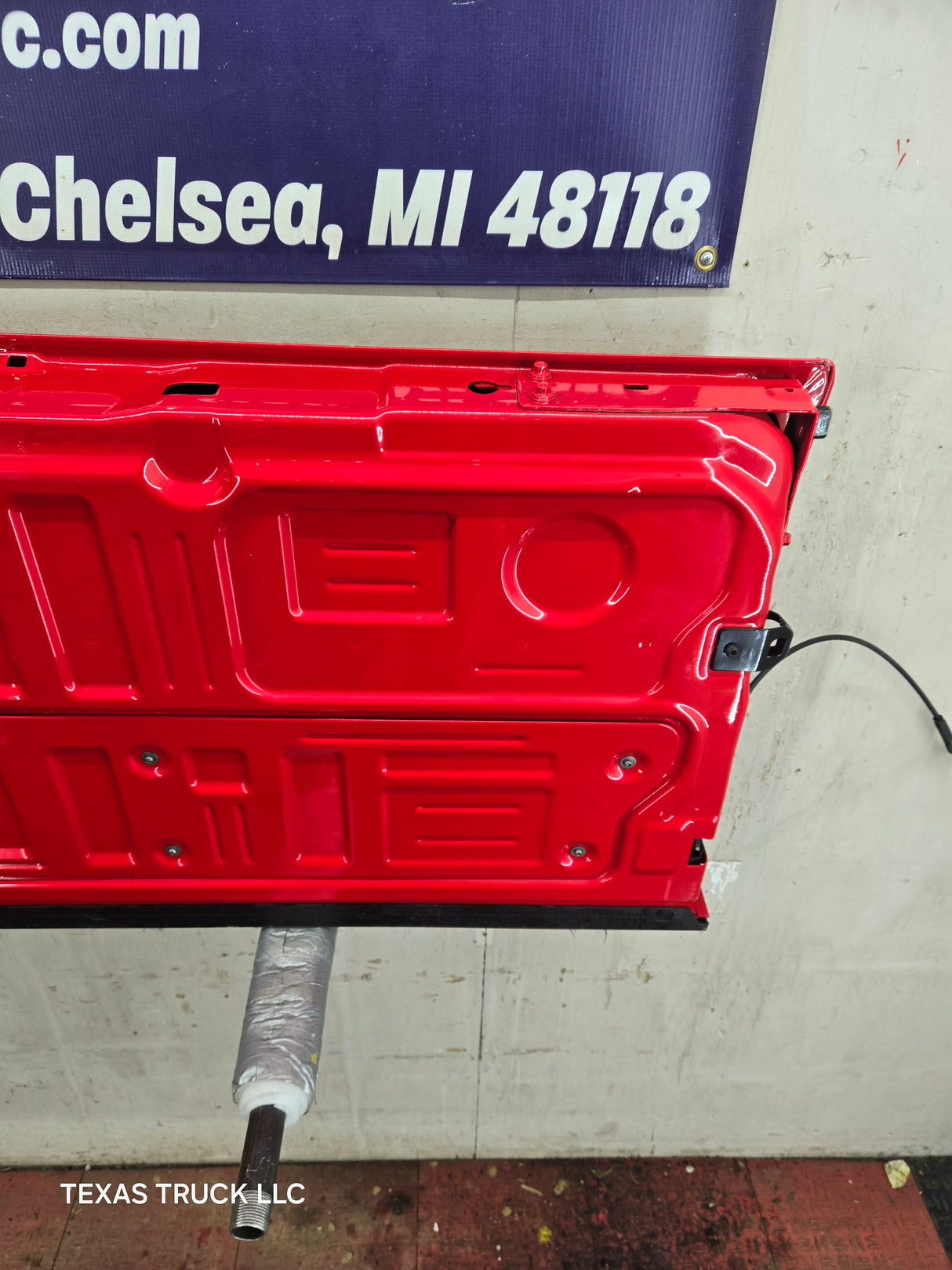 2023-2025 Ford Super Duty F250 F350 F450 F550 Tailgate - Red