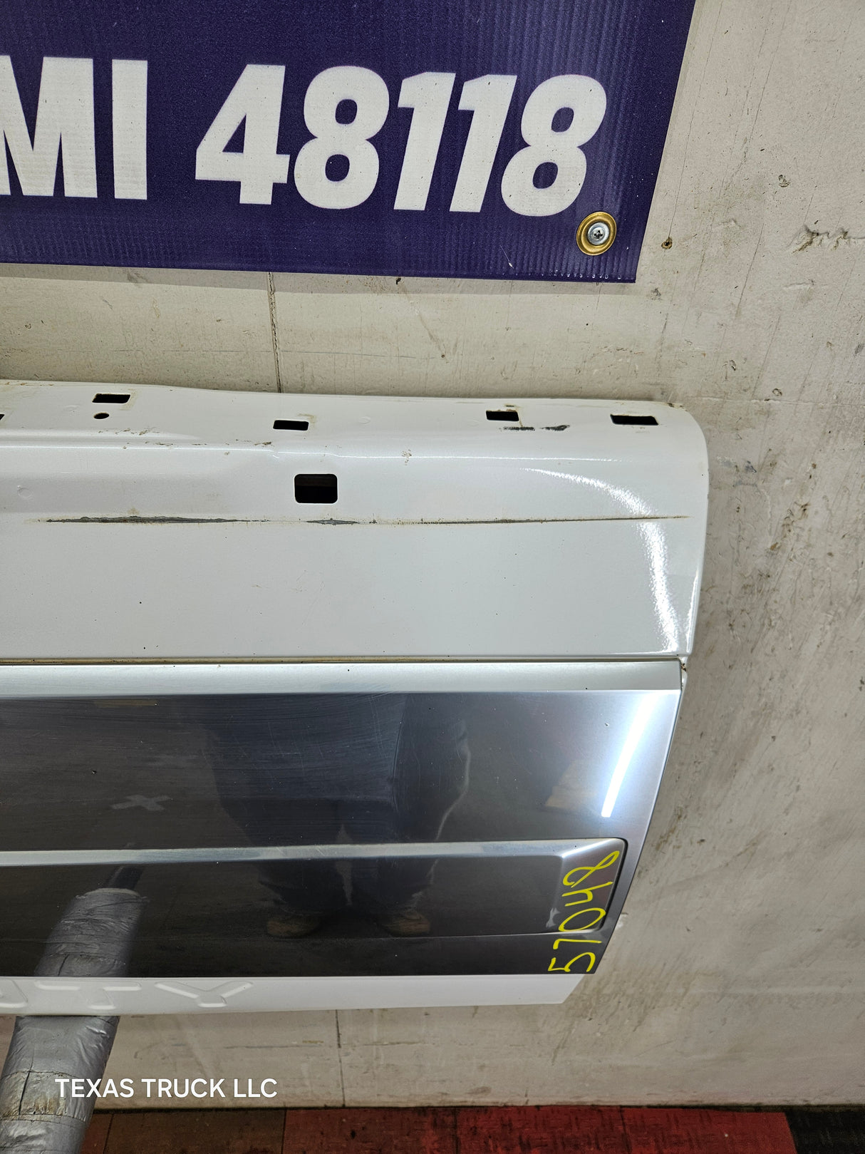2008-2016 Ford Super Duty Platinum Tailgate With Step F250 F350 F450 F550 - Pearl White