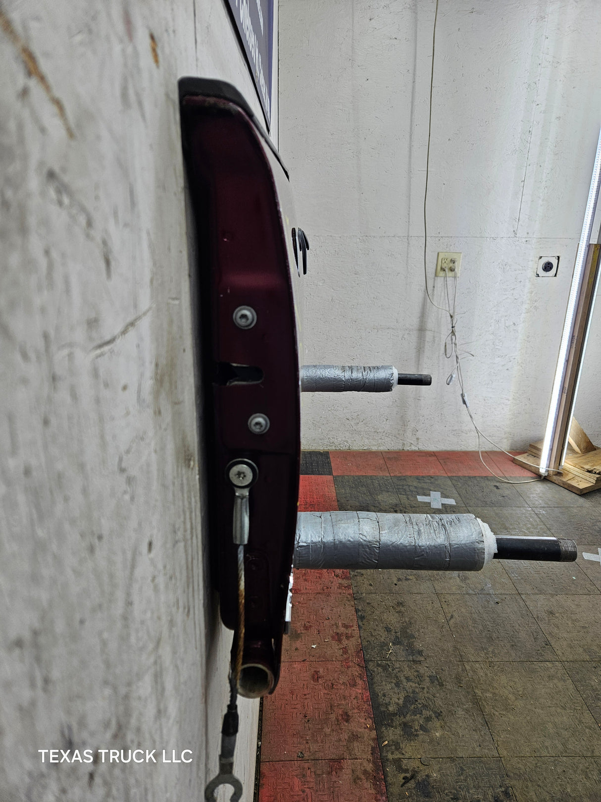 2001-2006 Toyota Tundra Tailgate - Maroon