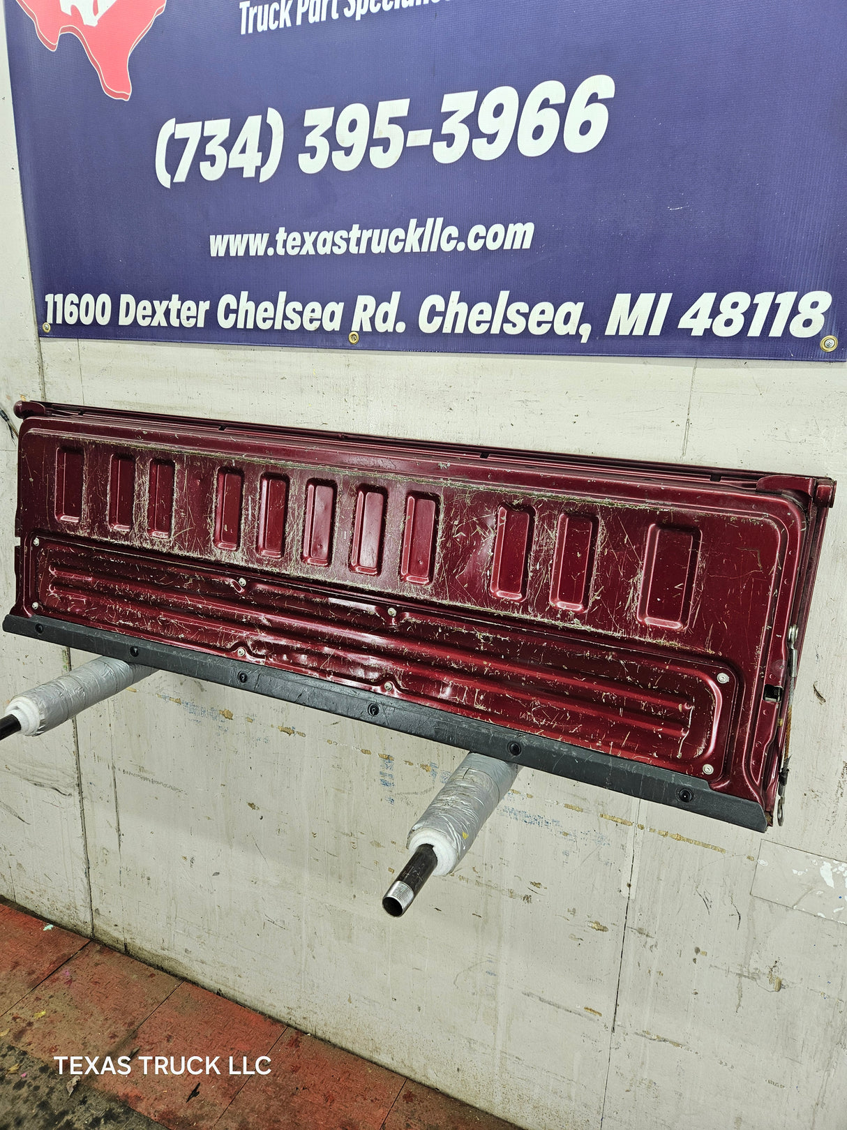 2001-2006 Toyota Tundra Tailgate - Maroon