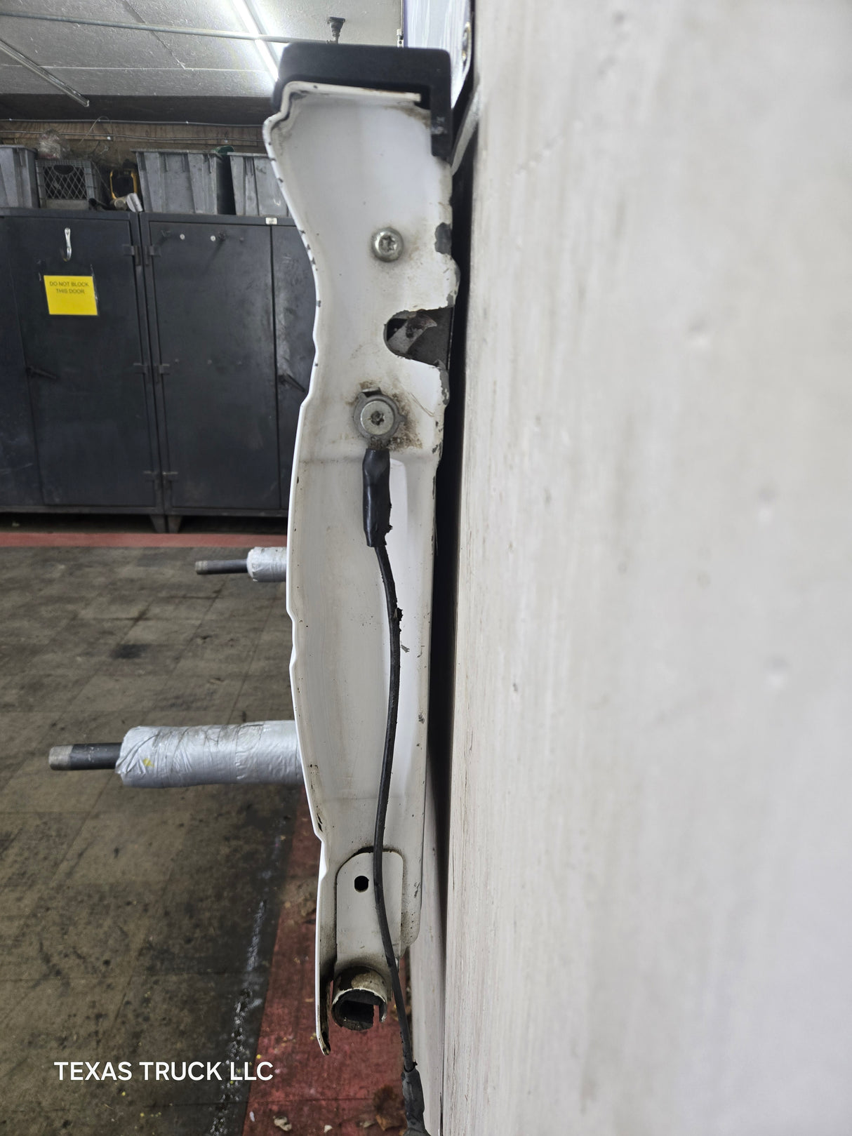 2009-2014 Ford F150 Tailgate - Oxford White