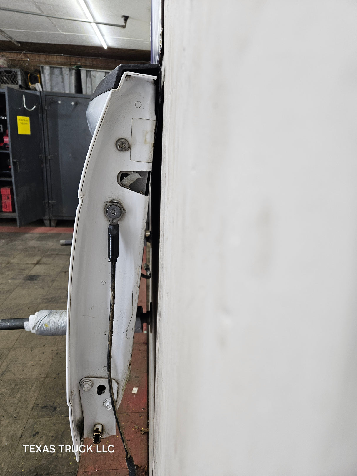 2015-2017 Ford F150 Tailgate W/Step - Oxford White