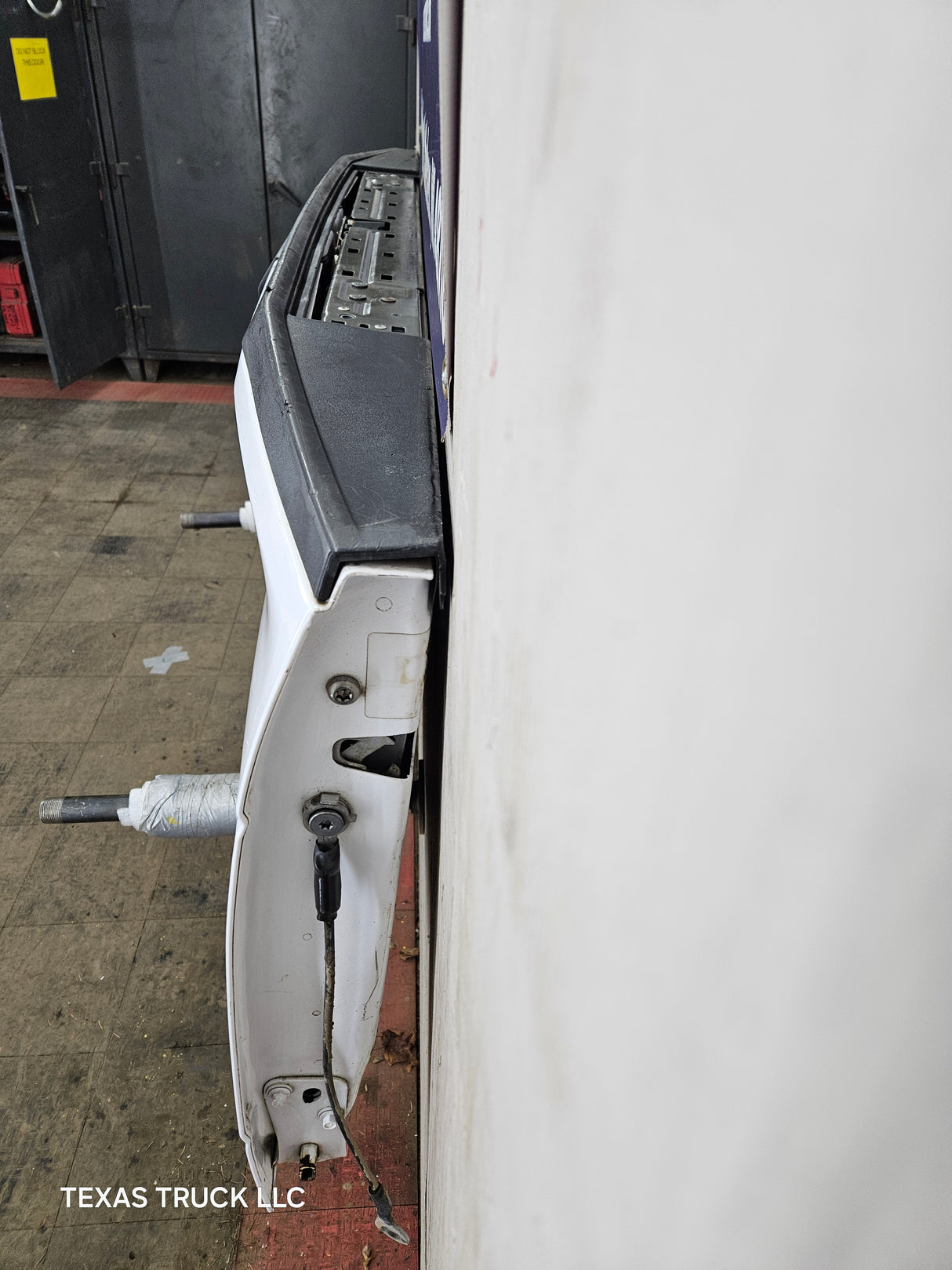 2015-2017 Ford F150 Tailgate W/Step - Oxford White