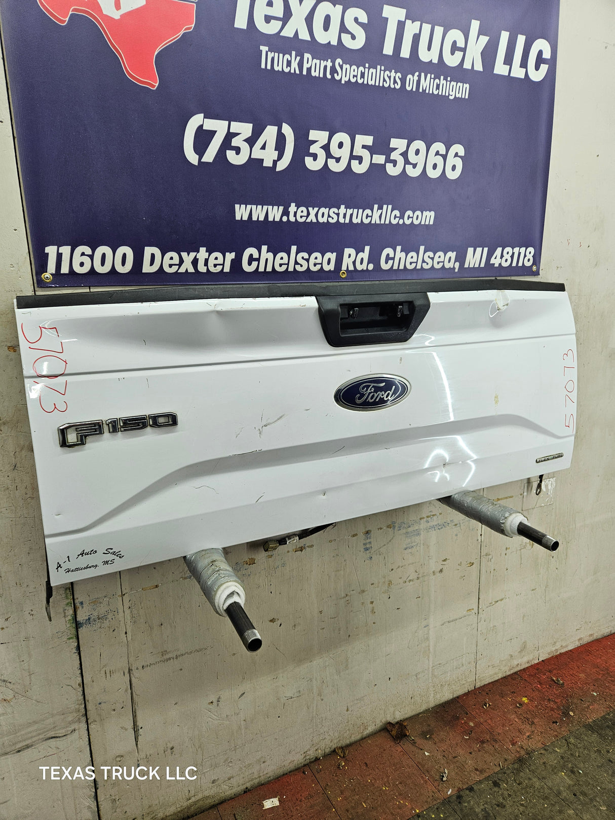 2015-2017 Ford F150 Tailgate W/Step - Oxford White