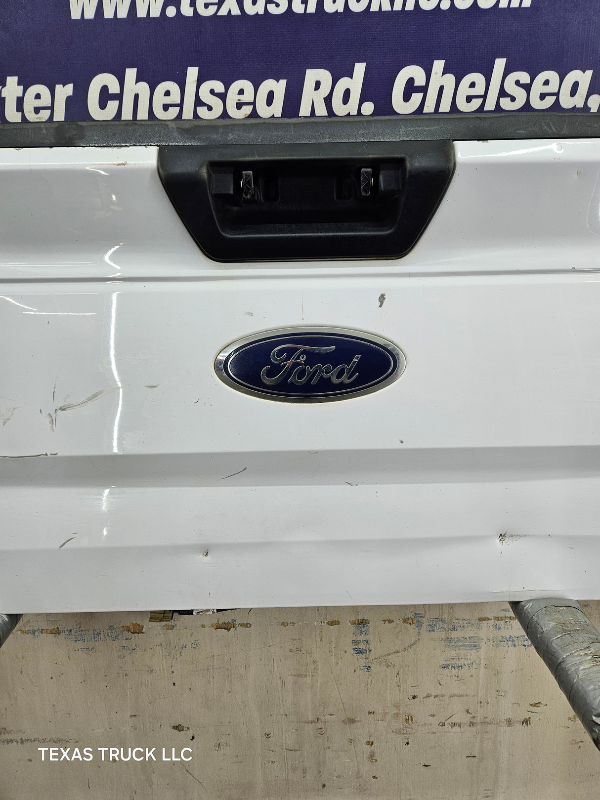 2015-2017 Ford F150 Tailgate W/Step - Oxford White