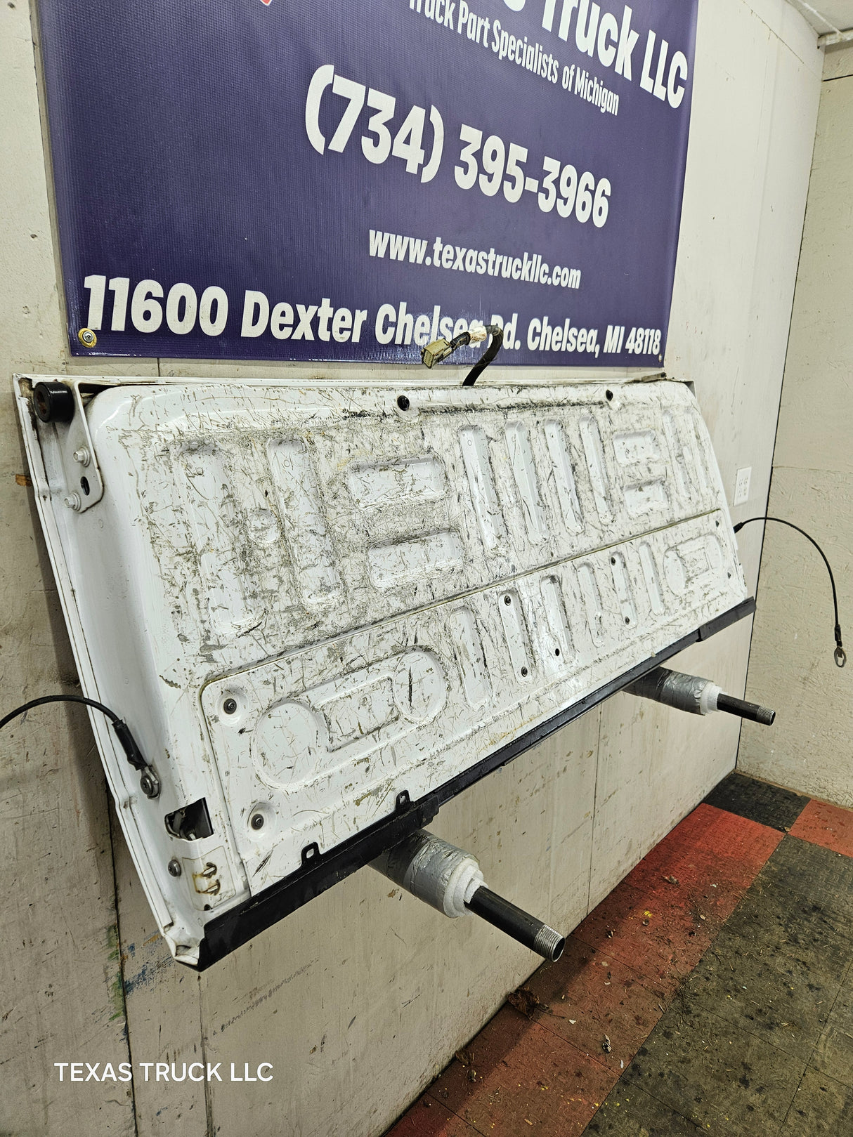 2015-2017 Ford F150 Tailgate W/Step - Oxford White