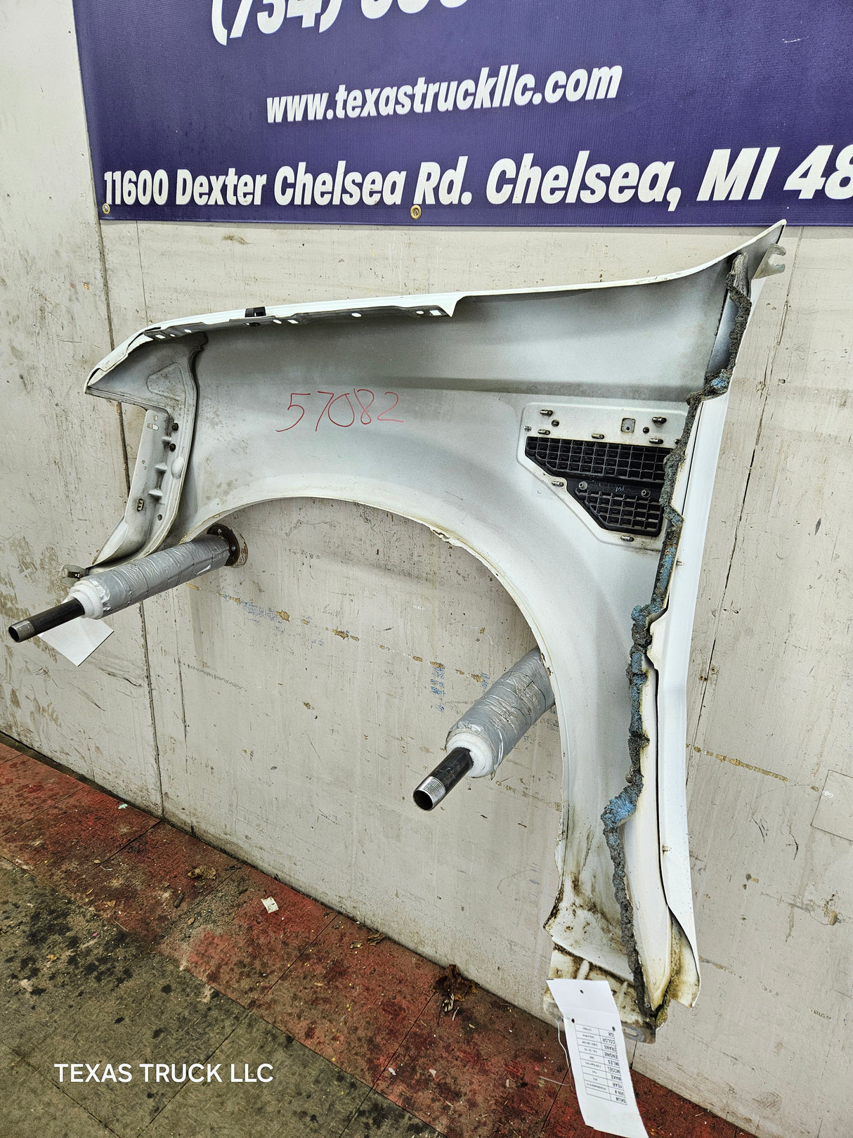 2008-2010 Ford Super Duty F250 F350 RH Passenger Side Fender - Oxford White