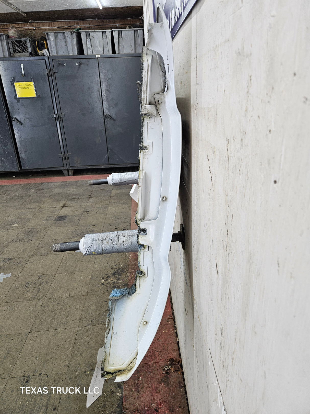 2008-2010 Ford Super Duty F250 F350 RH Passenger Side Fender - Oxford White