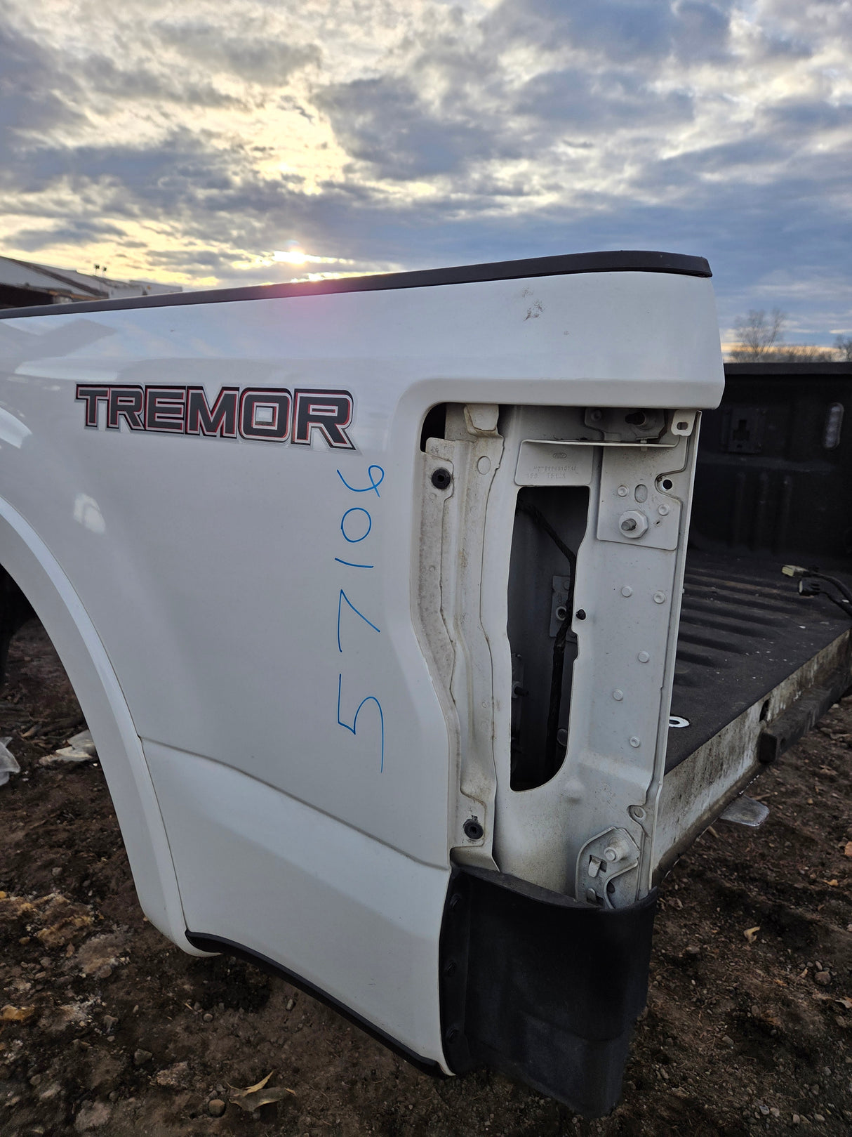 2017-2022 Ford F250 F350 Super Duty 6' 9" Short Truck Bed