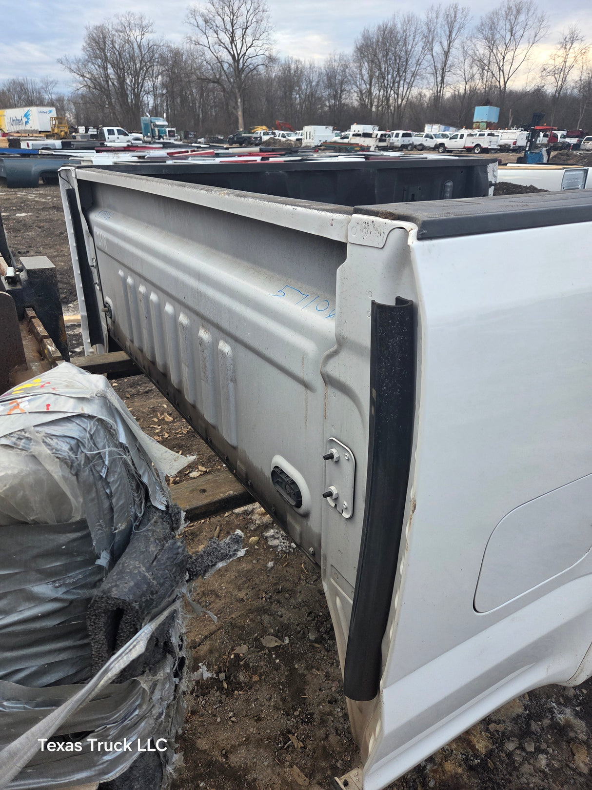 2017-2022 Ford F250 F350 Super Duty 6' 9" Short Truck Bed