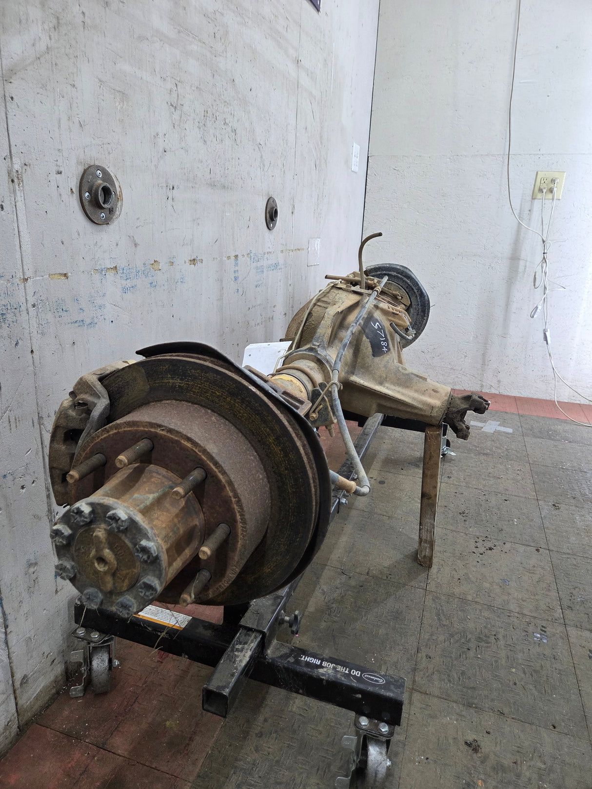 1999-2001 Ford Super Duty F250 F350 SRW Rear Axle 3.73 Ratio