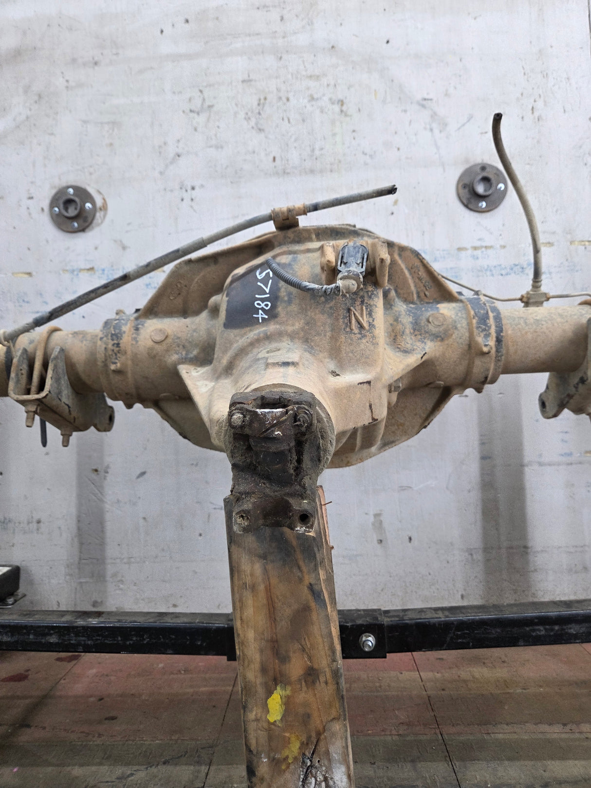 1999-2001 Ford Super Duty F250 F350 SRW Rear Axle 3.73 Ratio