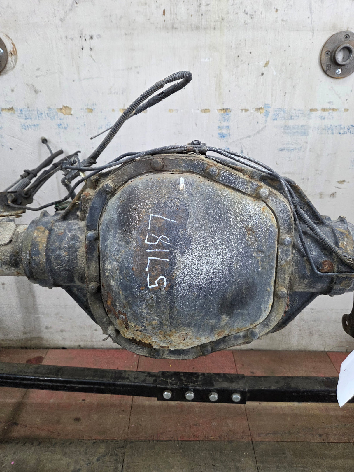2011-2012 Ford Super Duty F250 F350 Rear Axle 3.55 Gear Ratio Electric Locking Rear End 184k miles