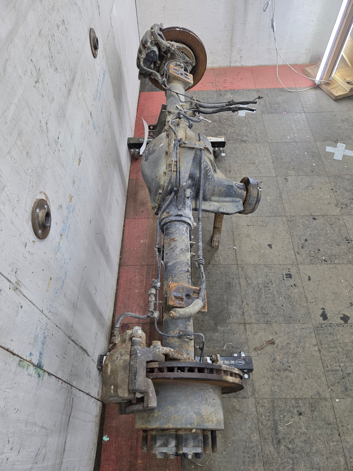 2011-2012 Ford Super Duty F250 F350 Rear Axle 3.55 Gear Ratio Electric Locking Rear End 184k miles