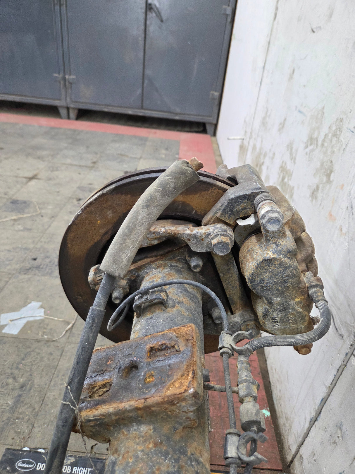 2011-2012 Ford Super Duty F250 F350 Rear Axle 3.55 Gear Ratio Electric Locking Rear End 184k miles