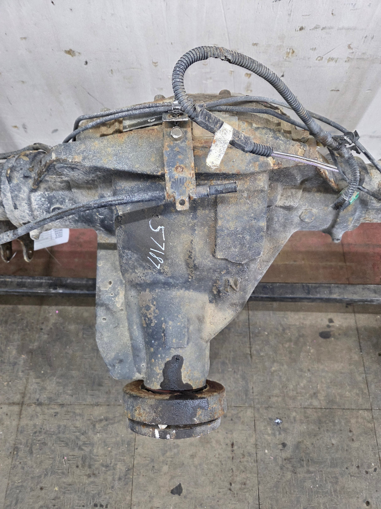 2011-2012 Ford Super Duty F250 F350 Rear Axle 3.55 Gear Ratio Electric Locking Rear End 184k miles